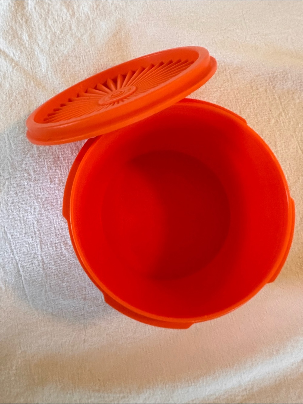 ⭐️ Vintage 5” Tupperware Orange Container and Lid EUC - Picture 4 of 7